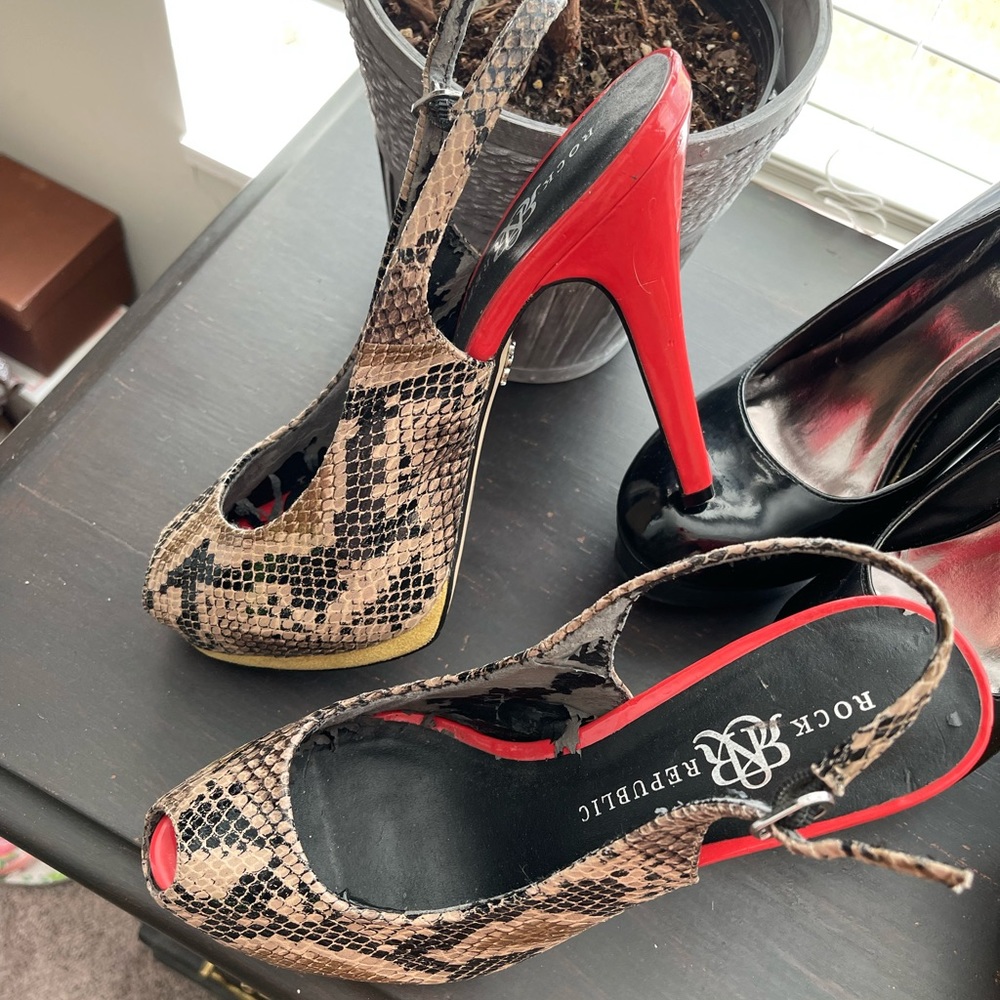 Rock & Republic well worn stiletto platform loved peep toe heel 8.5